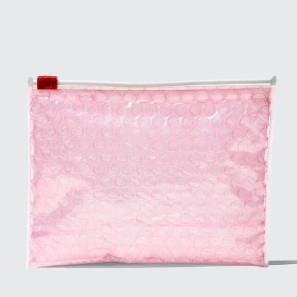 FREE Glossier Medium Pink Pouch - Picture 1 of 1